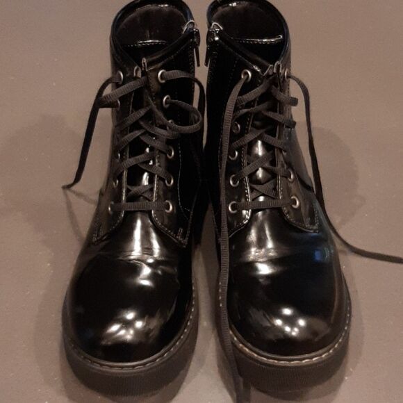 ILIA Black Combat Boots with Ankle Height and Sturdy Sole - Picture 2 of 8